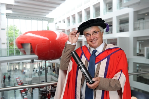 Image forHampshire yacht designer Bill Dixon awarded honorary degree